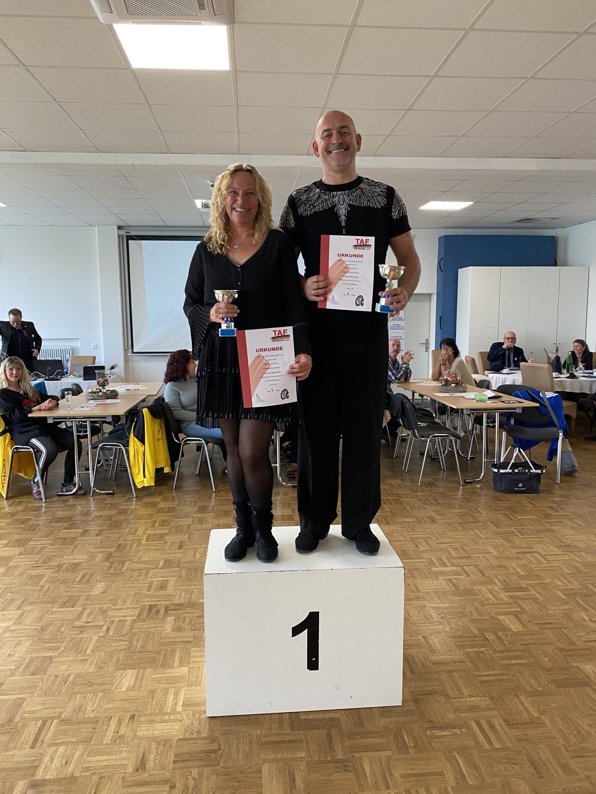 20210925_122137618_iOS