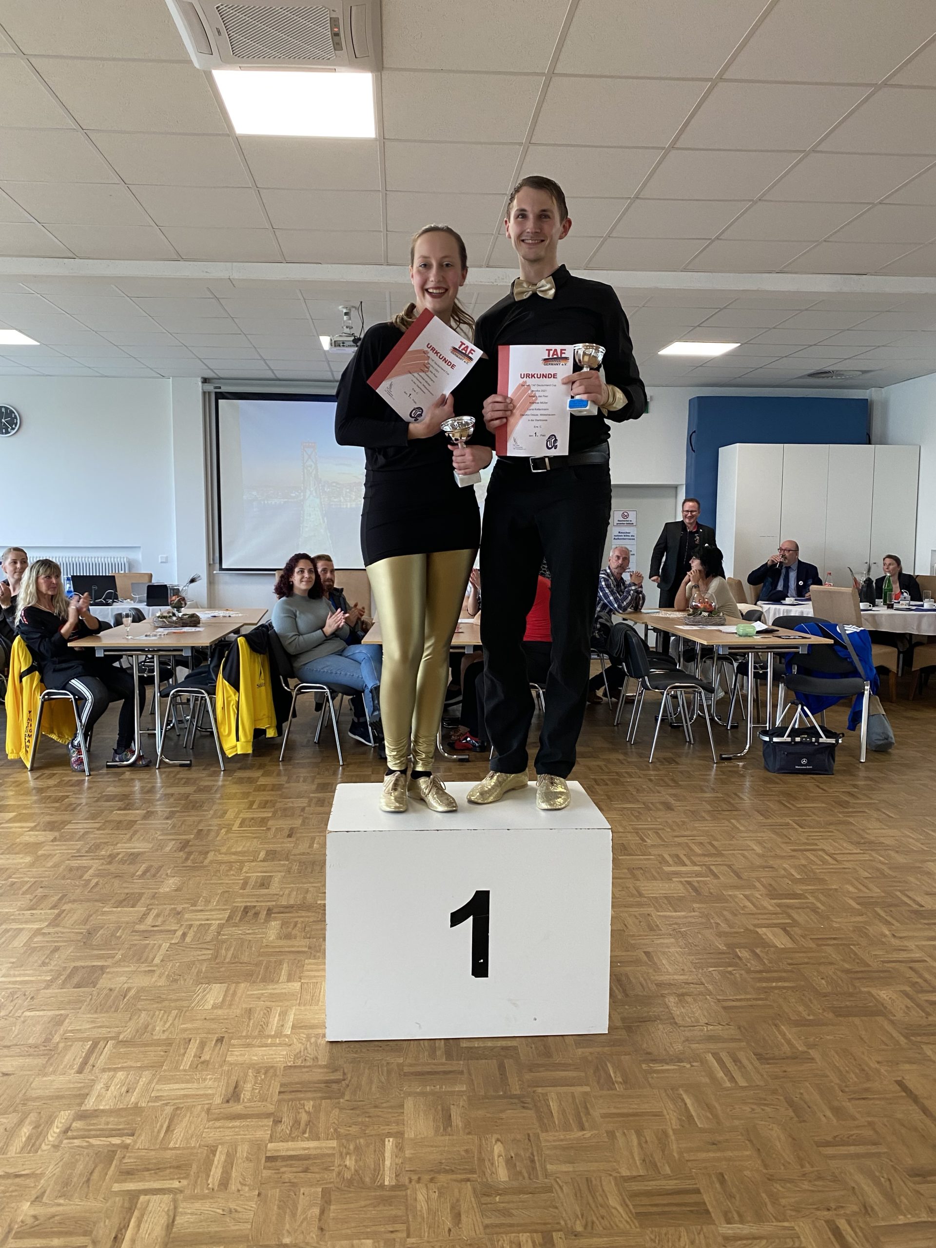 20210925_122259087_iOS